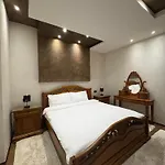 Capital Apartment *
